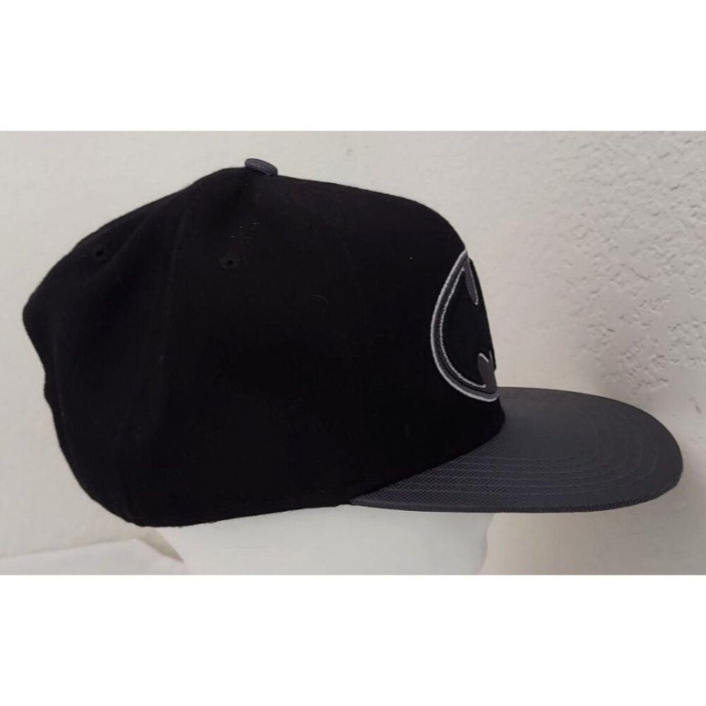 Batman Black and Grey Snapback Adjustable Cap Black And Gray Baseball Cap NWOT - Picture 2 of 7